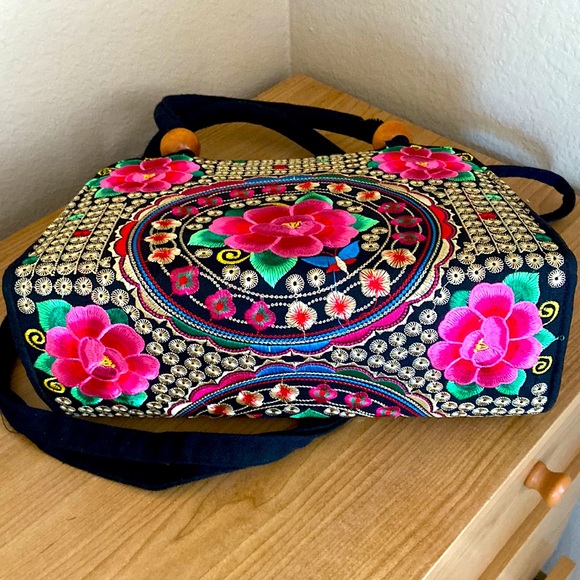 Chinese handmade embroidery crossbody purse - Picture 5 of 5